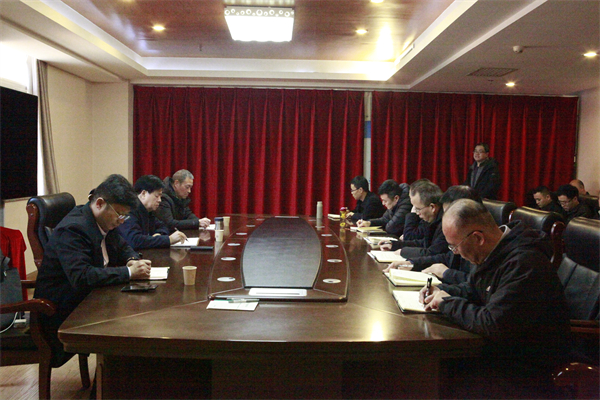 12月2日，bw必威西汉姆联官网党委书记、董事长谢辉，党委委员、副总经理秦建强，经营管理部副主任周恩堂一行来一八六公司开展调研。一八六公司7名领导班子成员和19名中层干部参加了调研会。摄影：郭玉佳 (3).jpg