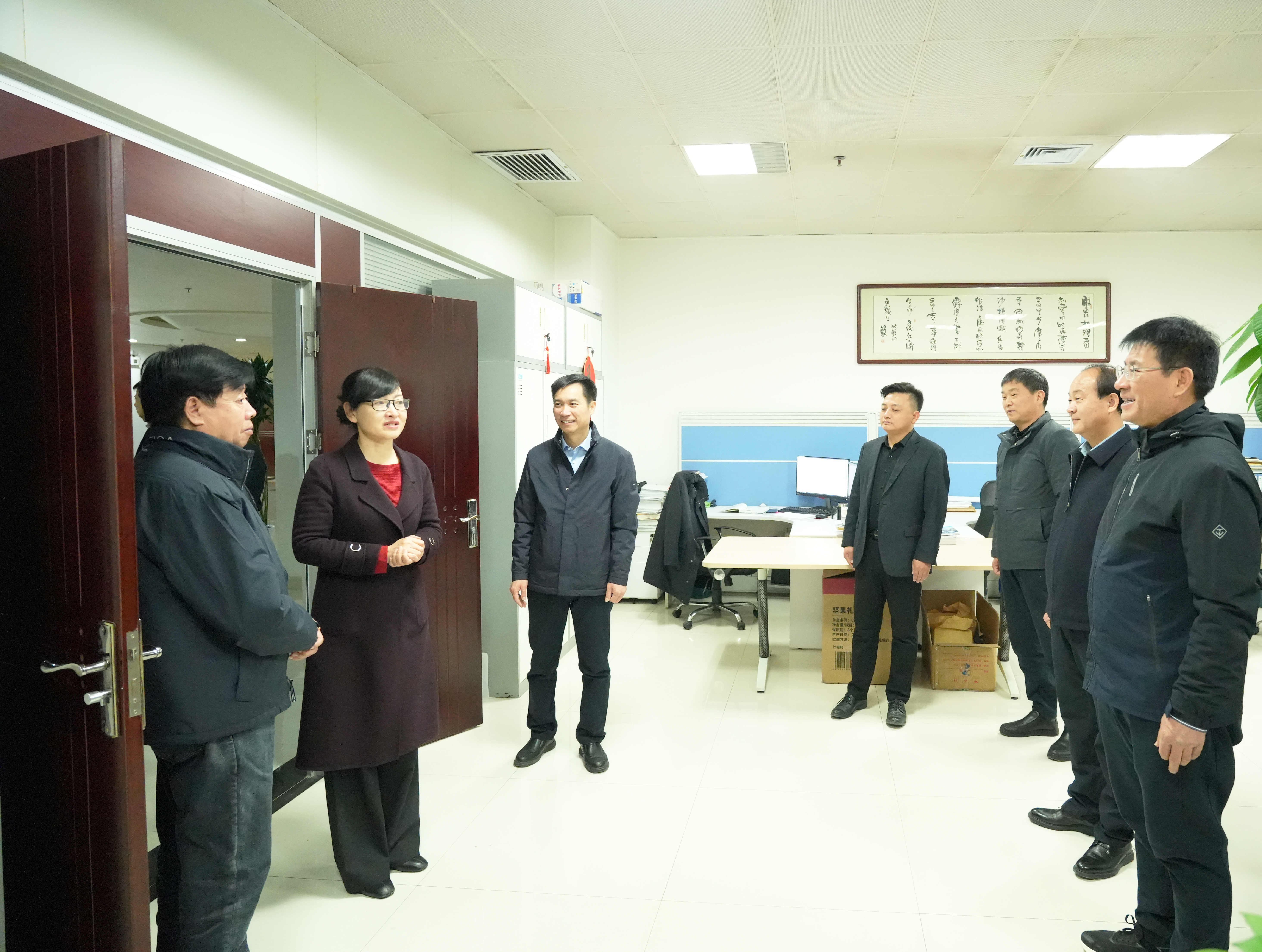 2月18日 陕投党委副书记 刘丽一行到bw必威西汉姆联官网走访慰问 党飞航摄.JPG